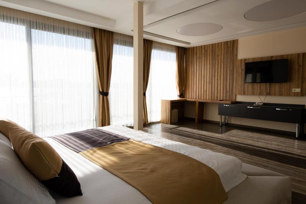 Carpe Diem Hotel Ayvalik Bagian luar foto