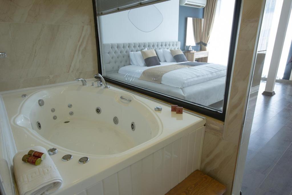 Carpe Diem Hotel Ayvalik Bagian luar foto